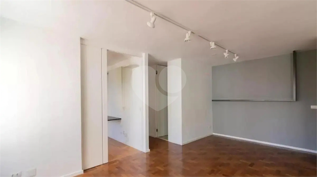 Apartamento em Moema com 3 quartos - reformado