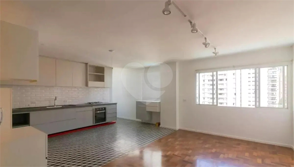 Apartamento em Moema com 3 quartos - reformado
