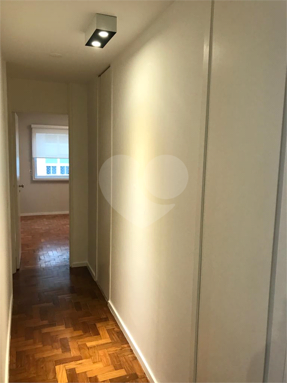 Apartamento em Moema com 3 quartos - reformado