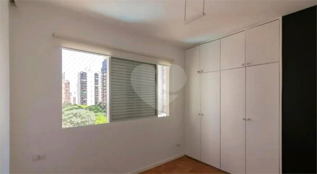 Apartamento em Moema com 3 quartos - reformado