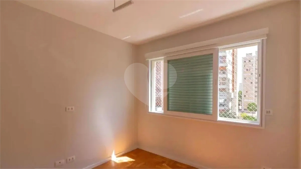 Apartamento em Moema com 3 quartos - reformado