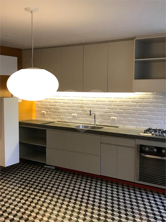 Apartamento em Moema com 3 quartos - reformado