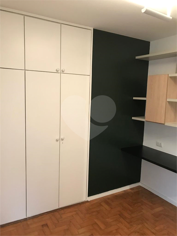 Apartamento em Moema com 3 quartos - reformado