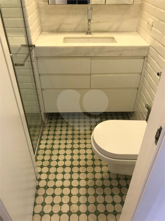 Apartamento em Moema com 3 quartos - reformado