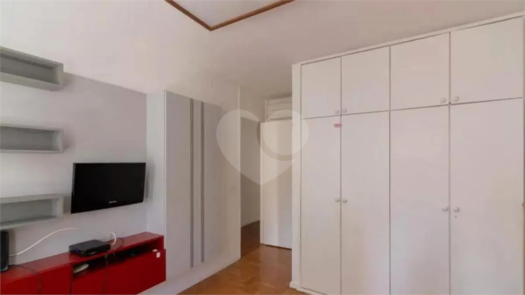 Apartamento em Moema com 3 quartos - reformado