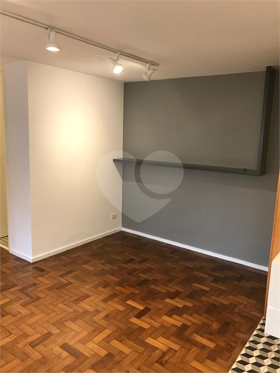 Apartamento em Moema com 3 quartos - reformado