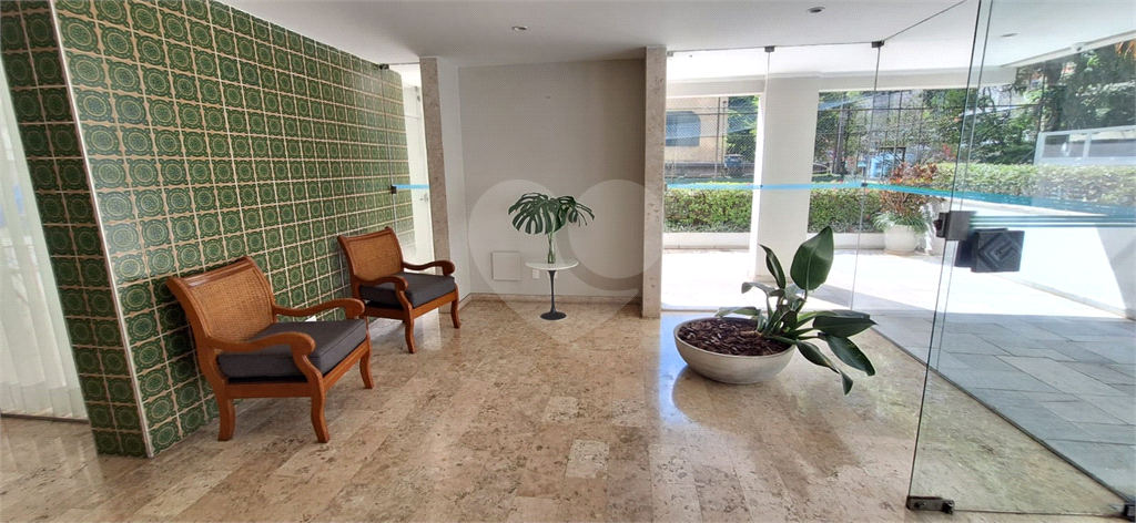 Apartamento em Moema com 3 quartos - reformado