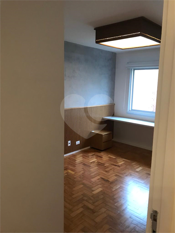 Apartamento em Moema com 3 quartos - reformado