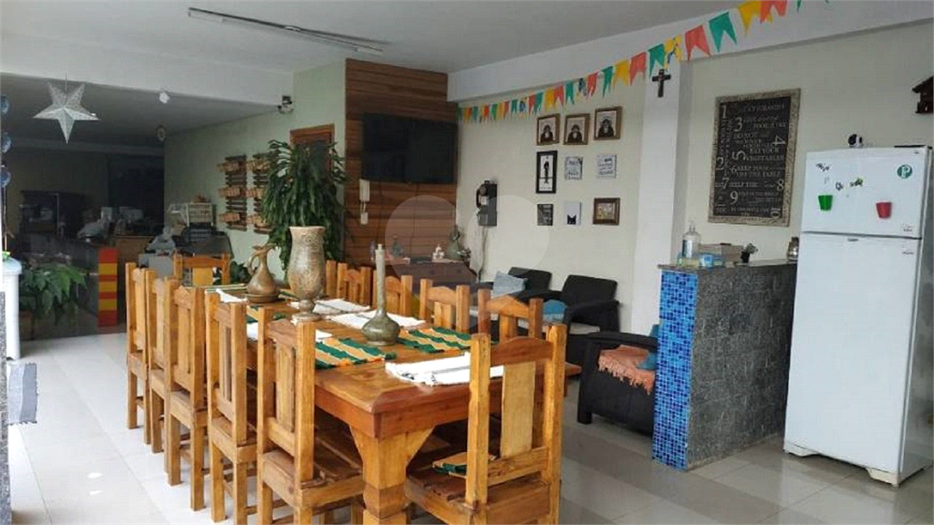 SOBRADO em JARDIM SANTA MENA