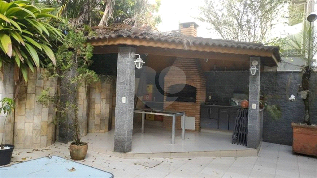 SOBRADO em JARDIM SANTA MENA