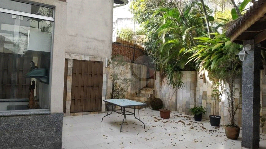 SOBRADO em JARDIM SANTA MENA