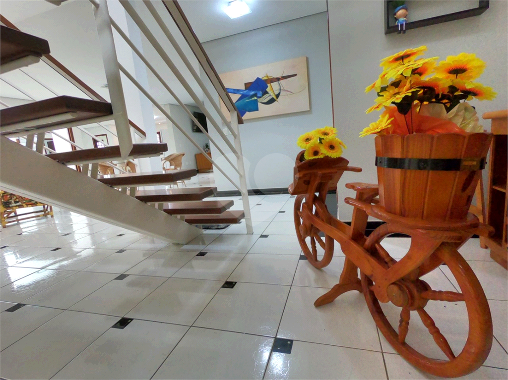 Belíssima casa de alto padrão em condomínio em Atibaia. 