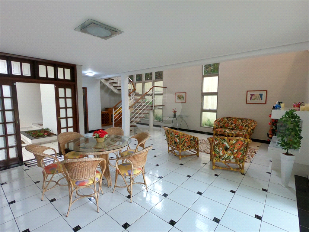 Belíssima casa de alto padrão em condomínio em Atibaia. 