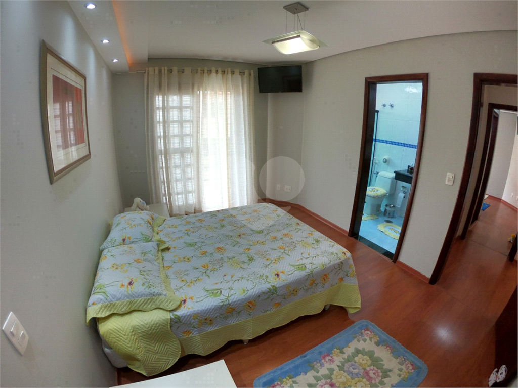 Belíssima casa de alto padrão em condomínio em Atibaia. 