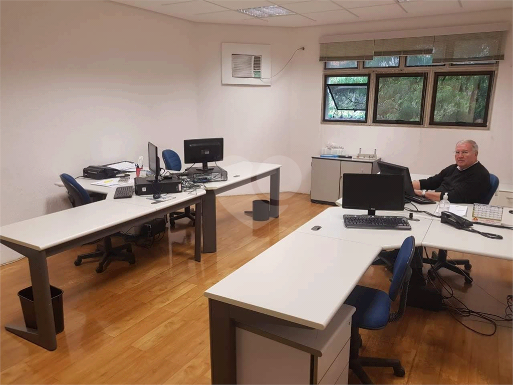 PRÉDIO INTEIRO em PENHA