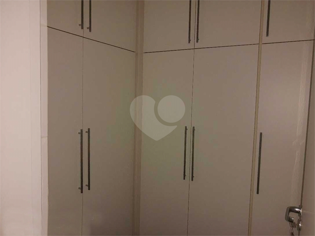 Apartamento com 176m2 na Rua Dr. Albuquerque Lins, com 3 quartos em Higienópolis
