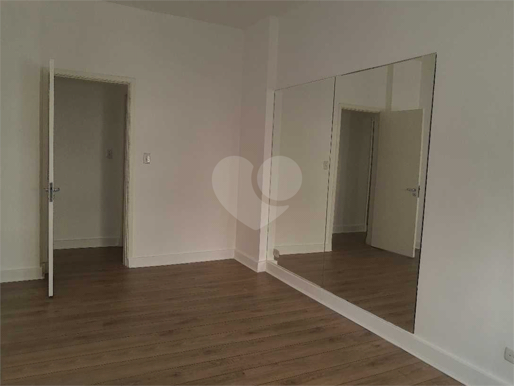 Apartamento com 176m2 na Rua Dr. Albuquerque Lins, com 3 quartos em Higienópolis