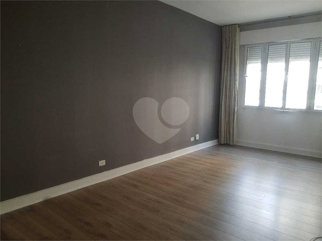 Apartamento com 176m2 na Rua Dr. Albuquerque Lins, com 3 quartos em Higienópolis