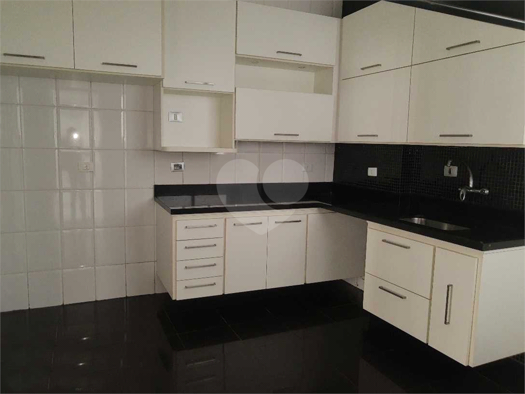 Apartamento com 176m2 na Rua Dr. Albuquerque Lins, com 3 quartos em Higienópolis