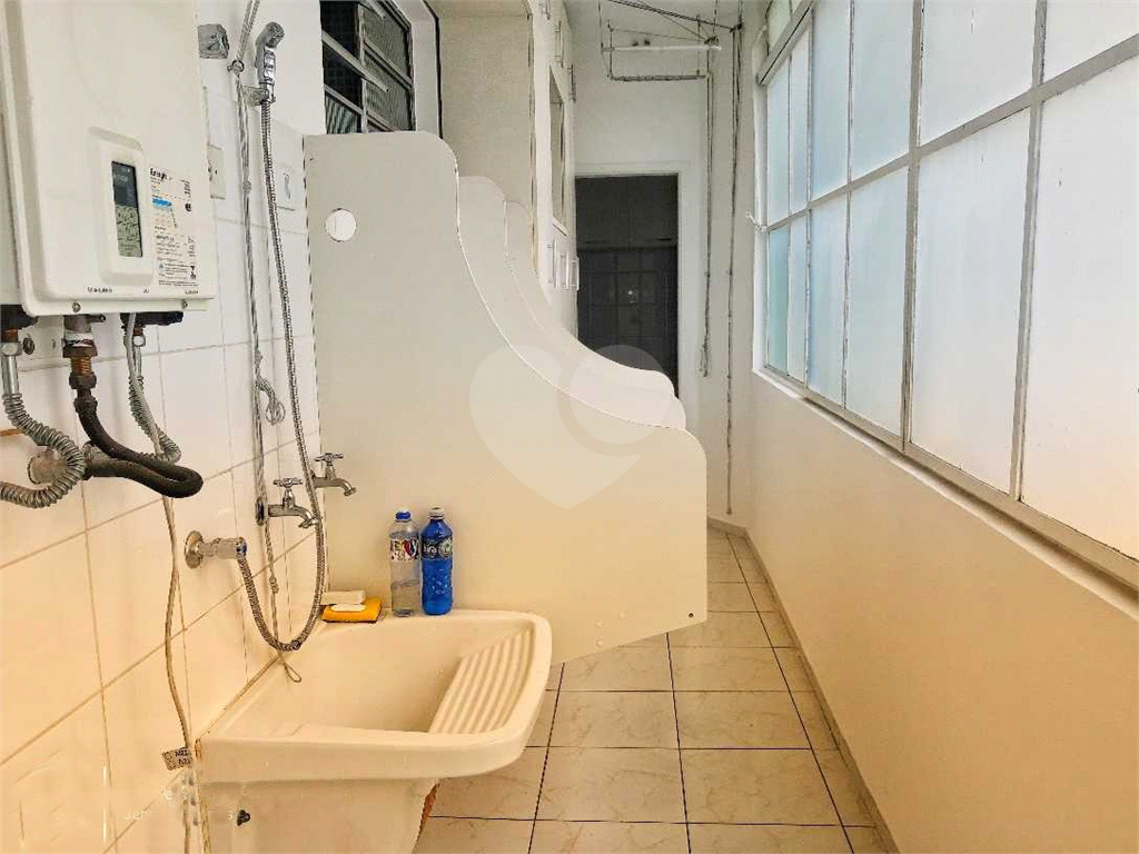 Apartamento com 176m2 na Rua Dr. Albuquerque Lins, com 3 quartos em Higienópolis