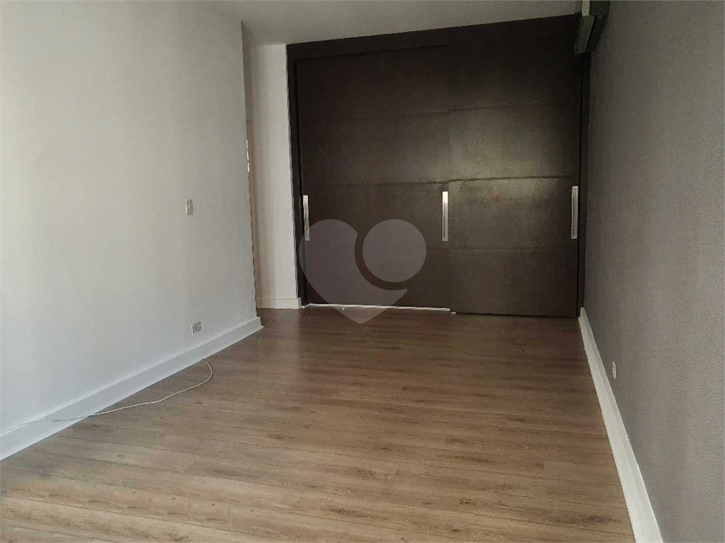 Apartamento com 176m2 na Rua Dr. Albuquerque Lins, com 3 quartos em Higienópolis