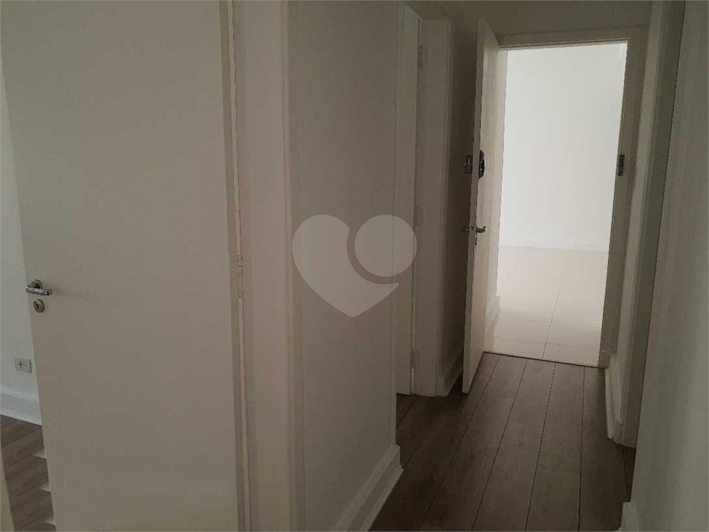 Apartamento com 176m2 na Rua Dr. Albuquerque Lins, com 3 quartos em Higienópolis