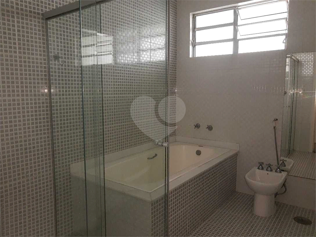 Apartamento com 176m2 na Rua Dr. Albuquerque Lins, com 3 quartos em Higienópolis