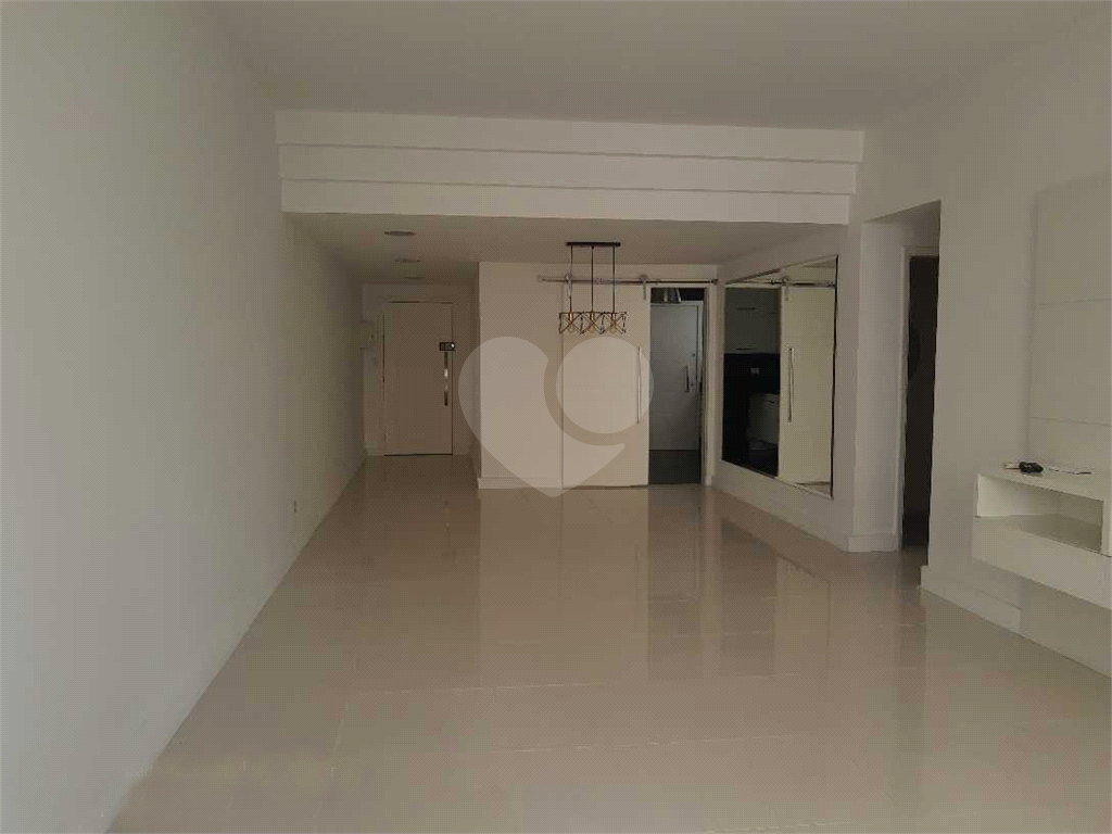 Apartamento com 176m2 na Rua Dr. Albuquerque Lins, com 3 quartos em Higienópolis