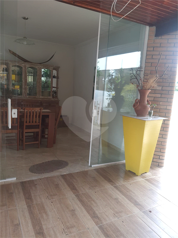 Chácara em Arujá dentro condomínio Fechado com lazer completo.