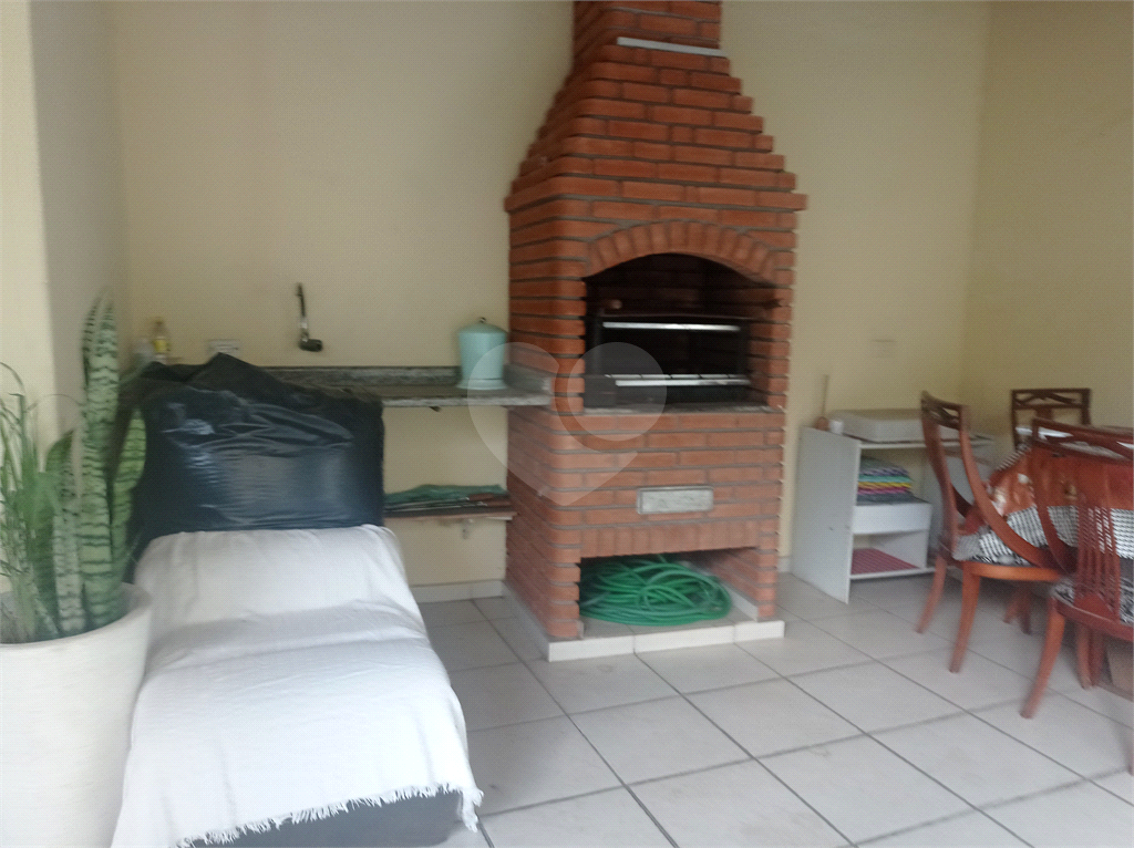 Sobrado em Condomínio Fechado na Vila Mazzei repleto de Armários Embutidos 03 dorm 03 vagas 