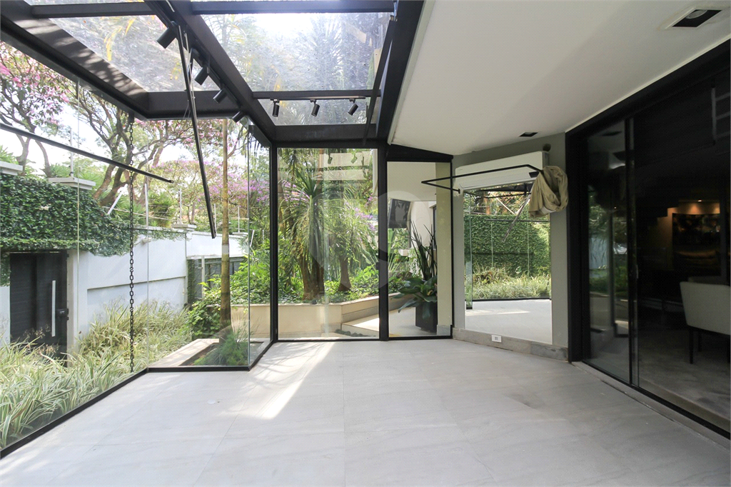 Sobrado para locação, 4 quartos (3 suítes), piscina, área gourmet, 4 vagas. Horto Jardim Ibiratiba