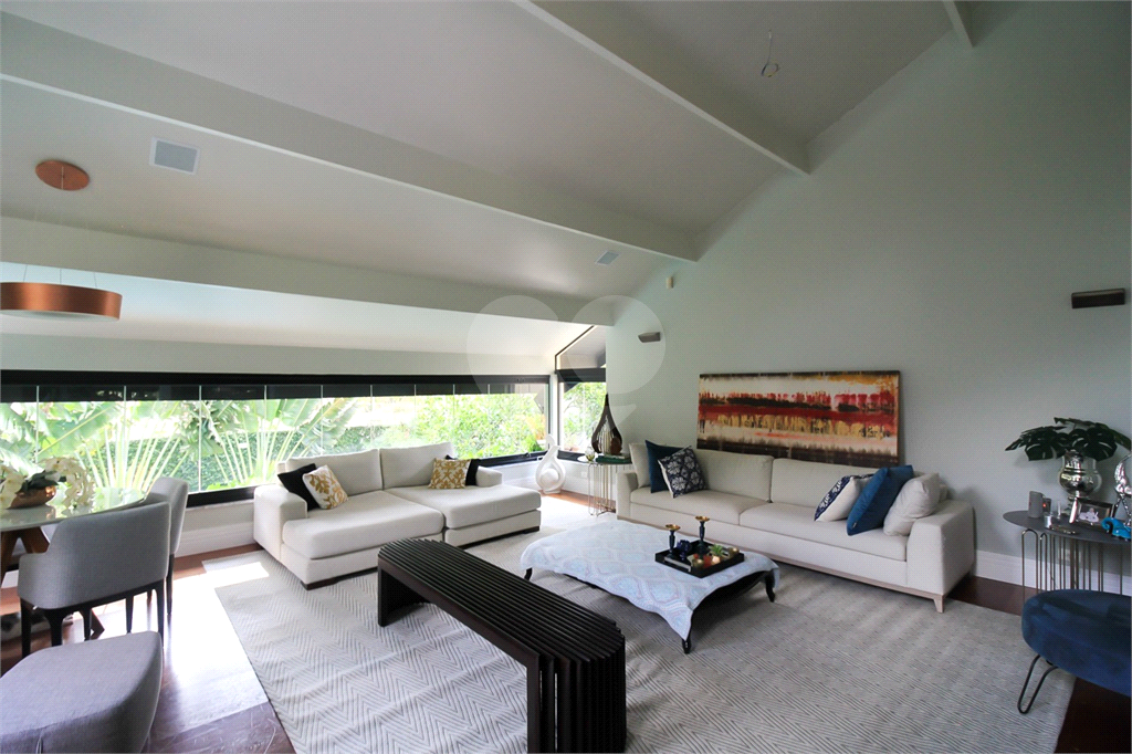 Sobrado para locação, 4 quartos (3 suítes), piscina, área gourmet, 4 vagas. Horto Jardim Ibiratiba