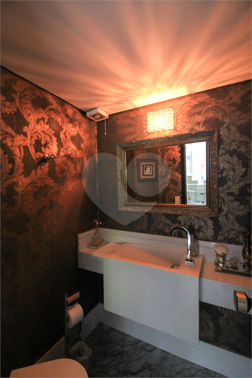 Sobrado para locação, 4 quartos (3 suítes), piscina, área gourmet, 4 vagas. Horto Jardim Ibiratiba