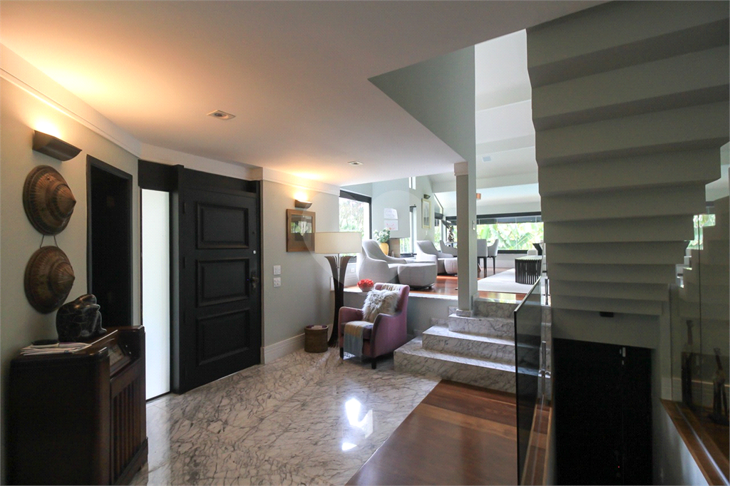 Sobrado para locação, 4 quartos (3 suítes), piscina, área gourmet, 4 vagas. Horto Jardim Ibiratiba