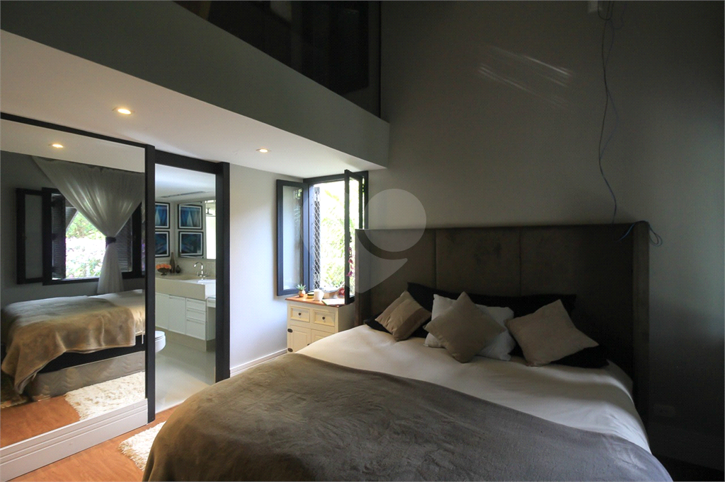 Sobrado para locação, 4 quartos (3 suítes), piscina, área gourmet, 4 vagas. Horto Jardim Ibiratiba