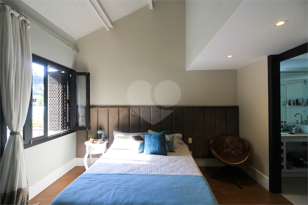 Sobrado para locação, 4 quartos (3 suítes), piscina, área gourmet, 4 vagas. Horto Jardim Ibiratiba