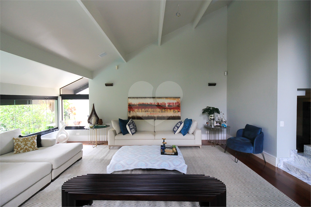 Sobrado para locação, 4 quartos (3 suítes), piscina, área gourmet, 4 vagas. Horto Jardim Ibiratiba