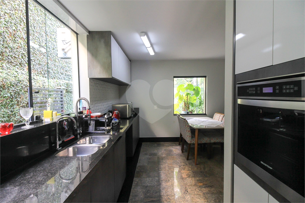 Sobrado para locação, 4 quartos (3 suítes), piscina, área gourmet, 4 vagas. Horto Jardim Ibiratiba