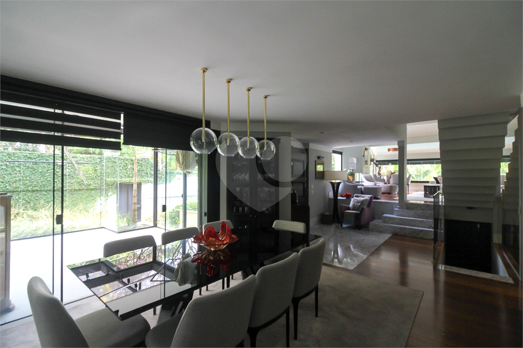 Sobrado para locação, 4 quartos (3 suítes), piscina, área gourmet, 4 vagas. Horto Jardim Ibiratiba
