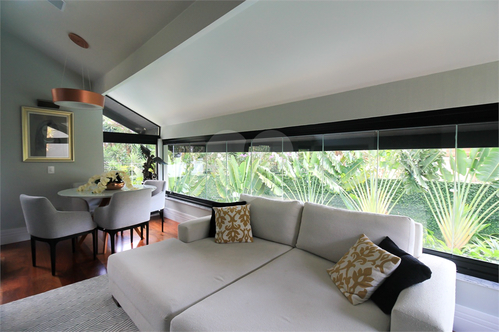 Sobrado para locação, 4 quartos (3 suítes), piscina, área gourmet, 4 vagas. Horto Jardim Ibiratiba