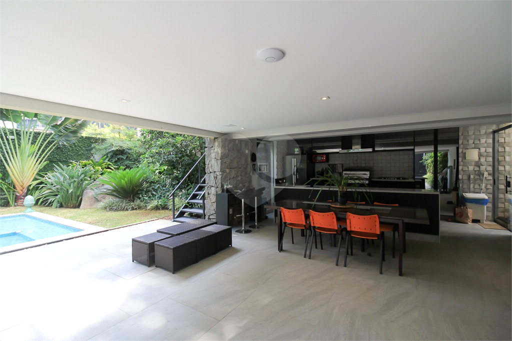 Sobrado para locação, 4 quartos (3 suítes), piscina, área gourmet, 4 vagas. Horto Jardim Ibiratiba