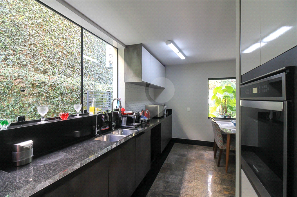 Sobrado para locação, 4 quartos (3 suítes), piscina, área gourmet, 4 vagas. Horto Jardim Ibiratiba