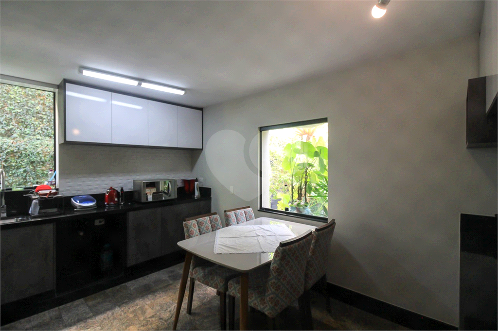Sobrado para locação, 4 quartos (3 suítes), piscina, área gourmet, 4 vagas. Horto Jardim Ibiratiba
