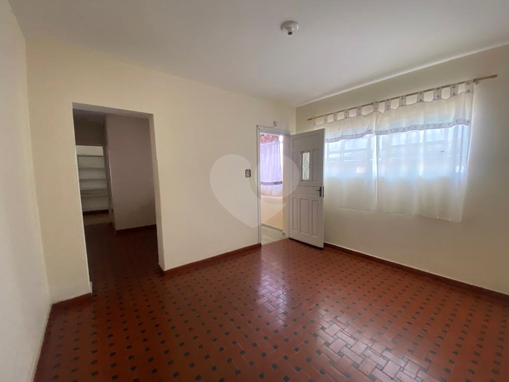 Casa à venda com 2 quartos, 60m² - Foto 25