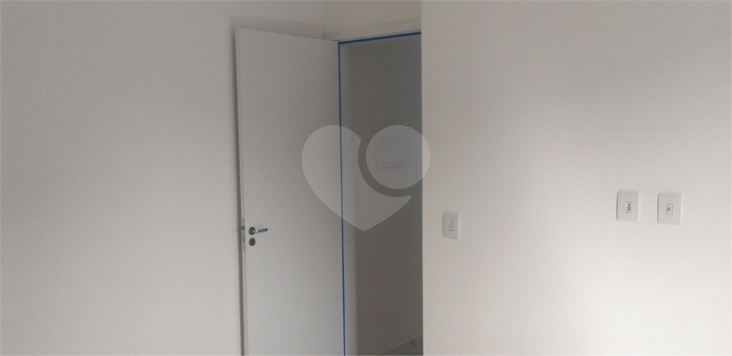 Belíssimo Apartamento em Condomínio Fechado na Parada Inglesa.