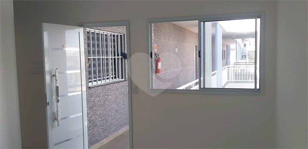 Belíssimo Apartamento em Condomínio Fechado na Parada Inglesa.