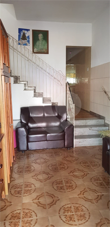 Casa com 4 dormitórios e 1 suíte com 220m2 no centro na cidade de APARECIDA/VALE DO PARAÍBA SP