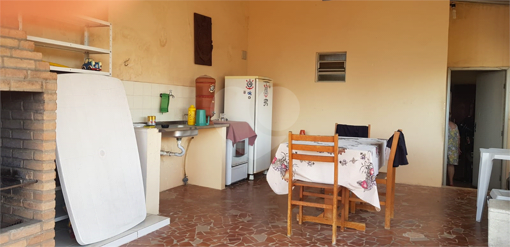 Casa com 4 dormitórios e 1 suíte com 220m2 no centro na cidade de APARECIDA/VALE DO PARAÍBA SP