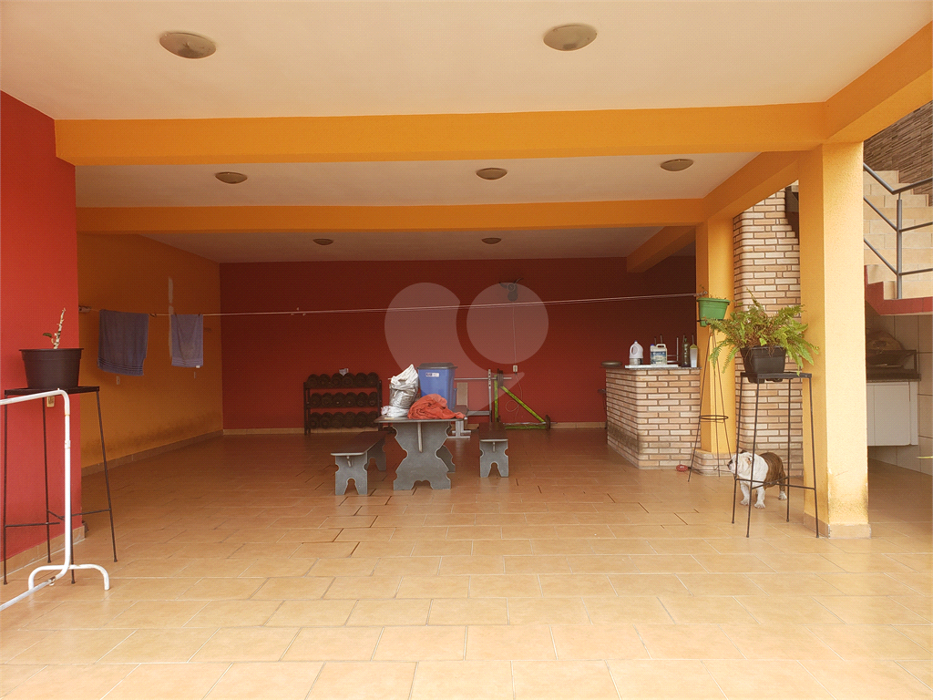 Casa à venda com 3 quartos, 266m² - Foto 3