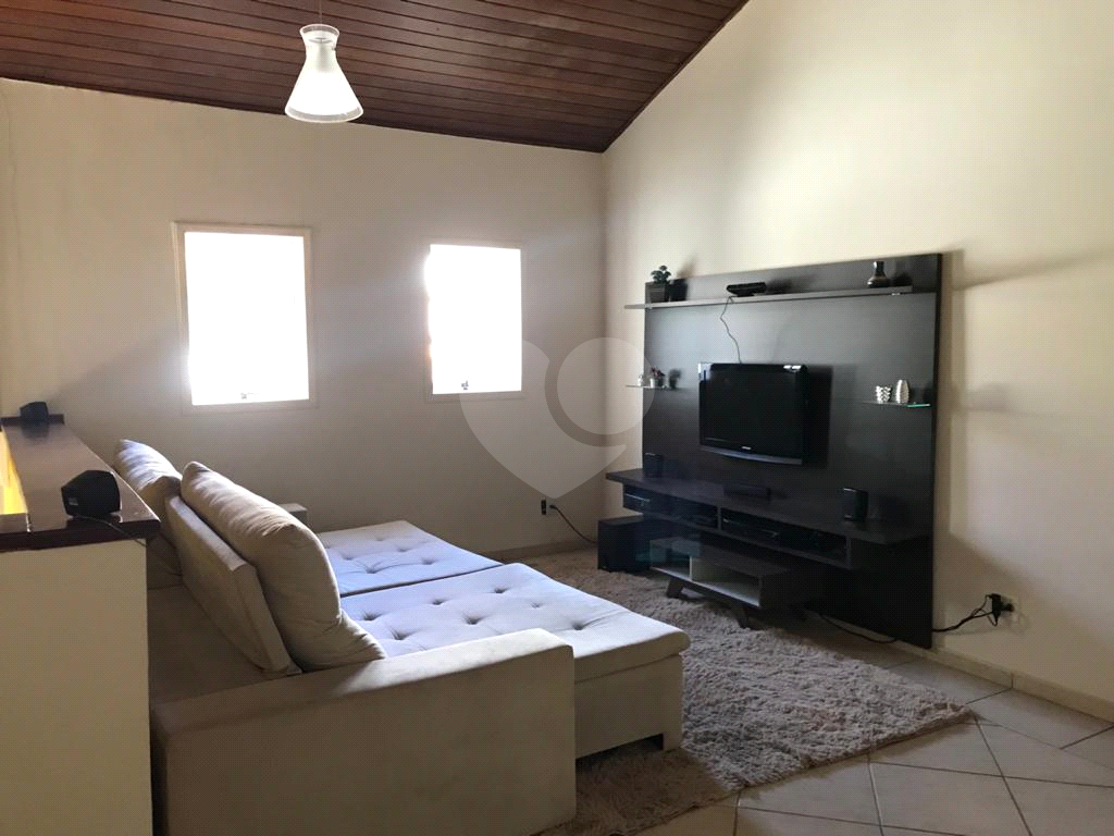 Sobrado à venda com 3 quartos, 245m² - Foto 1